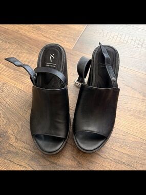 Tilly's Black Open-Toe Slingback Heeled Sandals